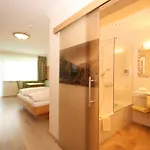 Alpenhotel Neuwirt Готель Шладмінг